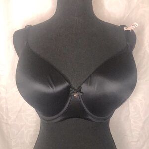 NWT VICTORIA’S SECRET black Body by Victoria softly padded bra. Size 36 G.